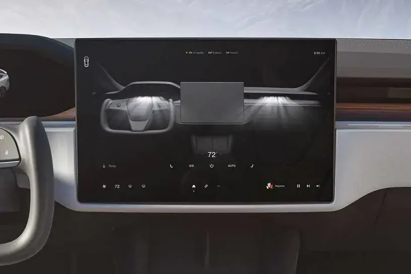 2022 Tesla Model X screen