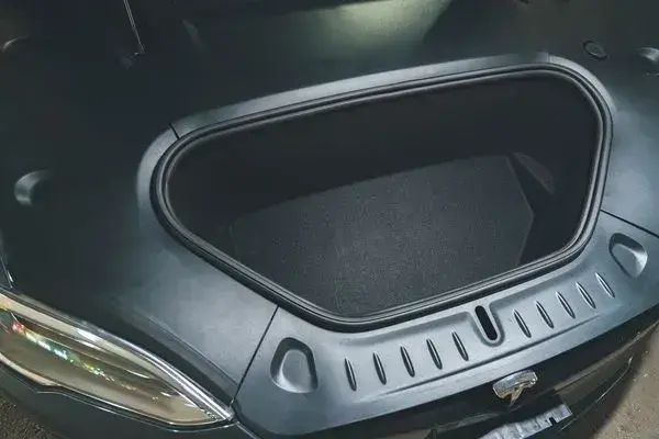 2022 Tesla Model S trunk