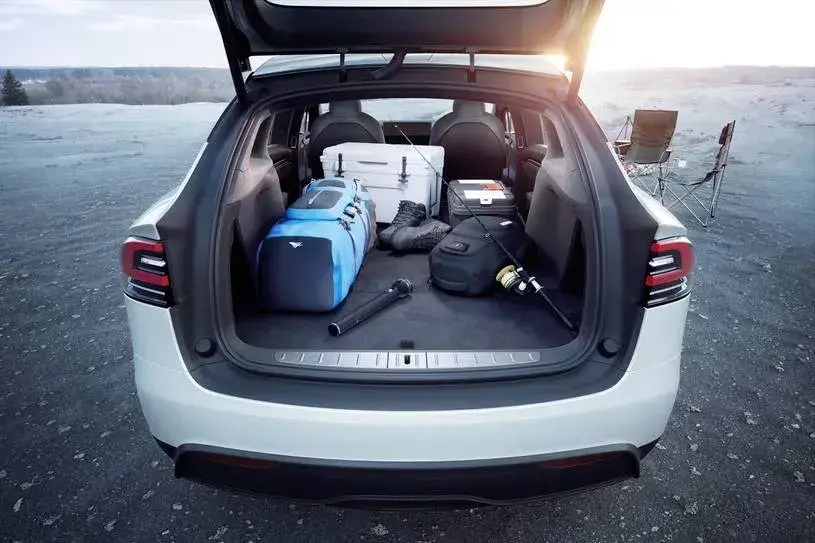 2022 Tesla Model X trunk