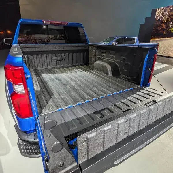 2022 Chevrolet Silverado trunk