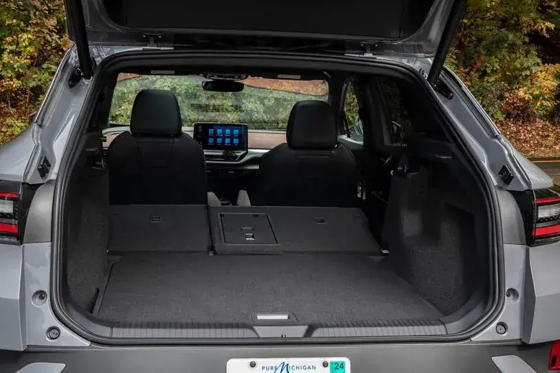 2022 Volkswagen ID.4 trunk with Folding seats