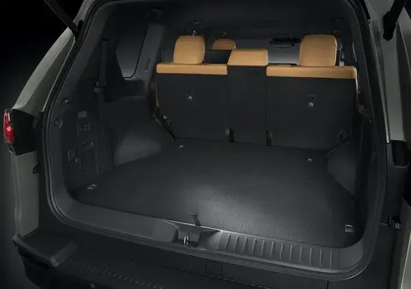 2022 Lexus LX trunk