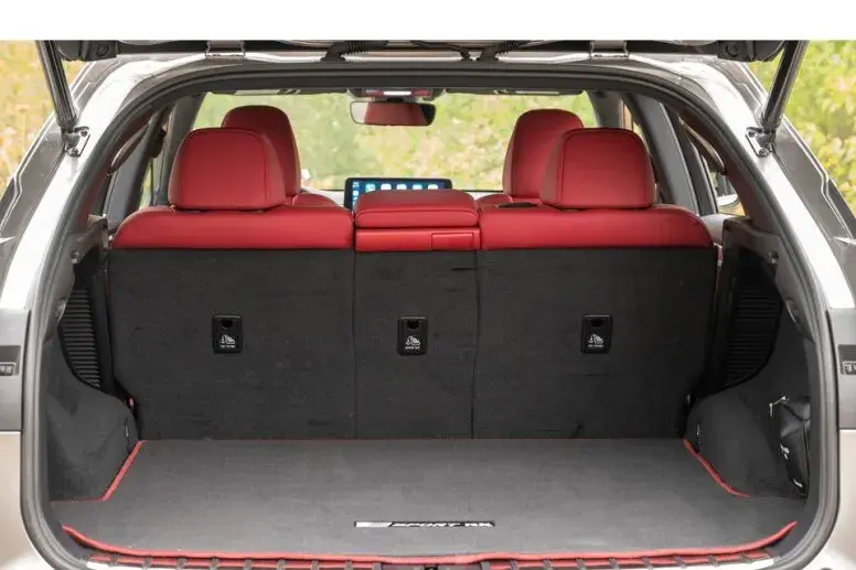 2022 Lexus RX Hybrid trunk