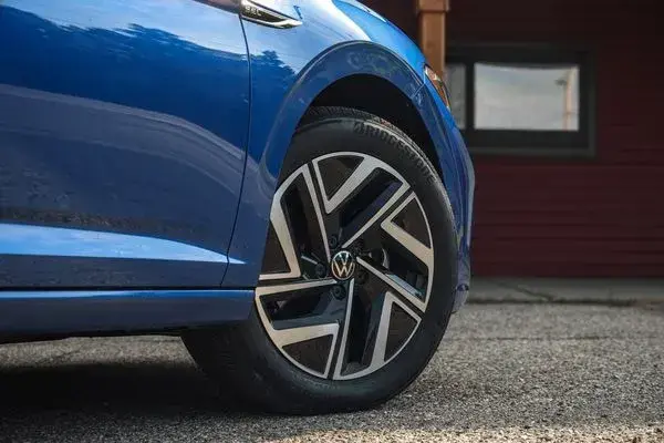 2022 Volkswagen Jetta wheel