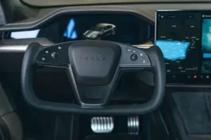 عجلة قيادة تسلا موديل S 2022