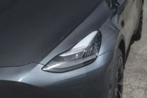 مصابيح تسلا موديل Y 2022 الأمامية