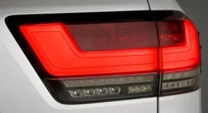 مصابيح تويوتا لاند كروزر 2022 الخلفية