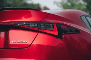 مصابيح لكزس IS 2022 الخلفية