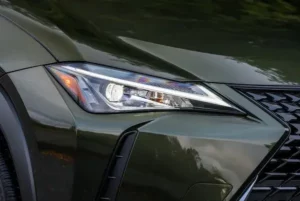 مصابيح لكزس UX هايبرد 2022 الأمامية