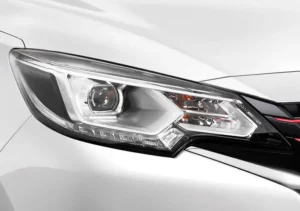 مصابيح ميتسوبيشي أتراج 2022 الأمامية