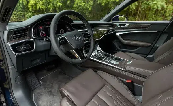 2022 Audi A6 front seats