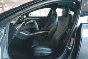 مقاعد تسلا موديل S 2022 الأمامية