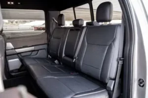 مقاعد فورد F-150 2022 الخلفية