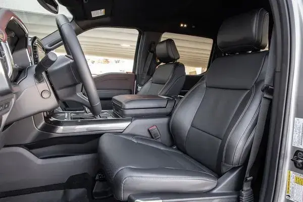 2022 Ford F-150 front seats