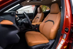 مقاعد لكزس UX هايبرد 2022 الأمامية