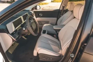 مقاعد هيونداي أيونيك 5 2022 الأمامية