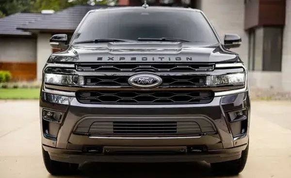 2022 Ford Expedition front