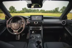 مقصورة لكزس IS 2022