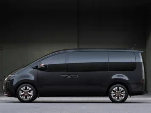 جانب هيونداي ستاريا 2022