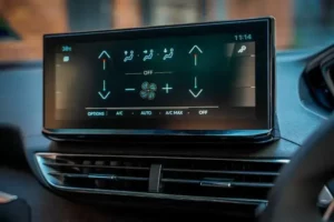 شاشة بيجو 3008 2022