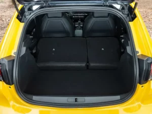 صندوق تحميل بيجو 208 2022 مع طي المقاعد الخلفية