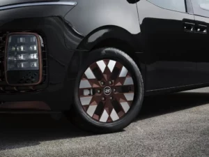 عجلة هيونداي ستاريا 2022