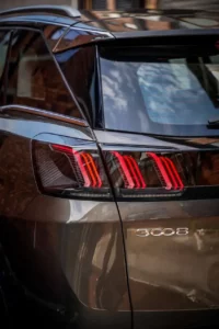 مصابيح بيجو 3008 2022 الخلفية