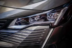 مصابيح بيجو 3008 2022 الأمامية