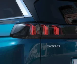 مصابيح بيجو 5008 2022 الخلفية