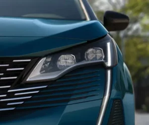 مصابيح بيجو 5008 2022 الأمامية