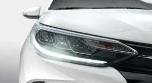 مصابيح تويوتا ياريس 2022 الأمامية