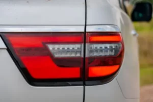 مصابيح نيسان باترول 2022 الخلفية