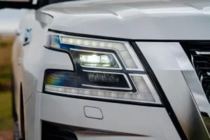 مصابيح نيسان باترول 2022 الأمامية