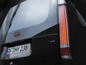 مصابيح هيونداي ستاريا 2022 الخلفية