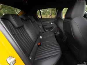 مقاعد بيجو 208 2022 الأمامية