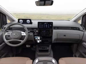 شاشة هيونداي ستاريا 2022