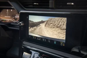 شاشة جي إم سي سييرا 2022