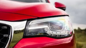 مصابيح إم جي HS 2022 الأمامية