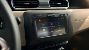 شاشة رينو داستر 2022