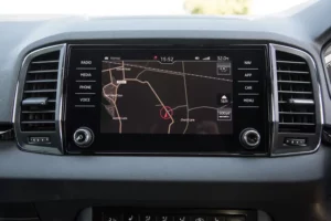 شاشة سكودا كاروك 2022