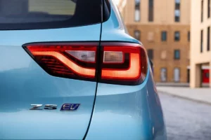 مصابيح إم جي ZS الكهربائية 2022 الخلفية