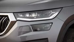 مصابيح سكودا كودياك 2022 الأمامية