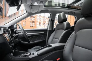 مقاعد إم جي ZS الكهربائية 2022 الأمامية