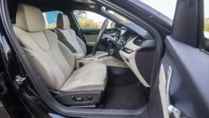 مقاعد سكودا أوكتافيا 2022 الأمامية