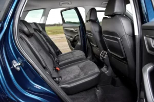 مقاعد سكودا كاروك 2022 الخلفية