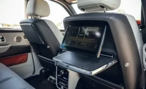 ترفيه المقاعد الخلفية في رولز رويس كولينان 2022