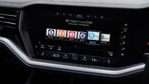 شاشة فولكس فاجن طوارق 2022