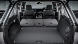 صندوق تحميل فولكس فاجن طوارق 2022 مع طي المقاعد