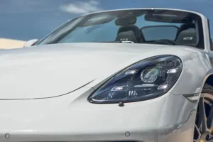 مصابيح بورش 718 2022 الأمامية