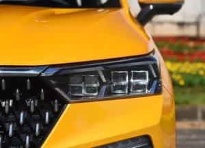 مصابيح بيستون T77 2022 الأمامية